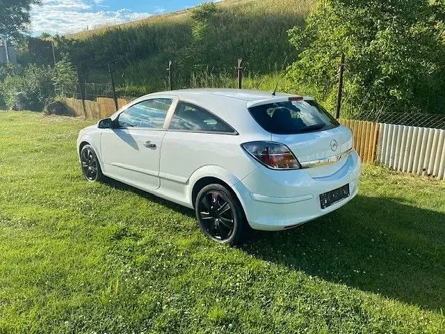 Gebraucht Opel Astra GTC Selection 90 PS (66 kW) 2009 Weiß Limousine