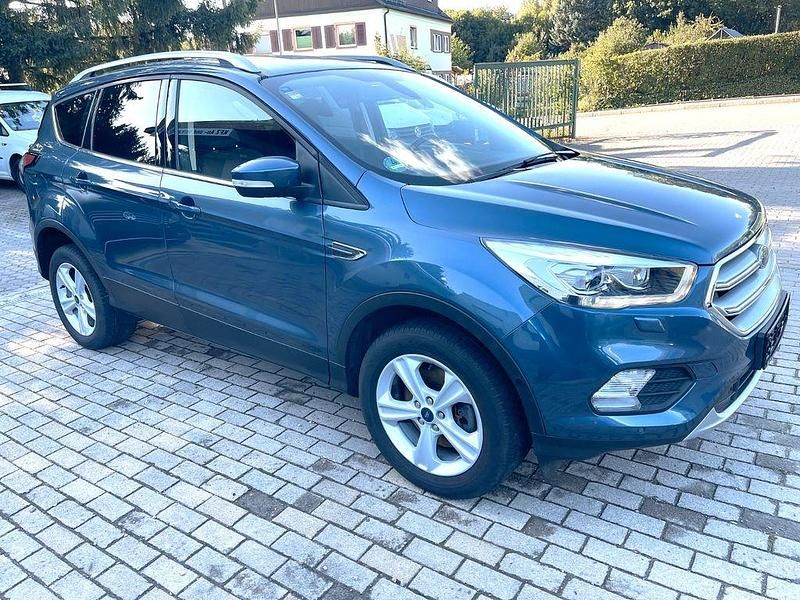 Blau Gebraucht 2019 Ford Kuga Titanium SUV | 14.400 € (Superpreis) - Bild 1/4