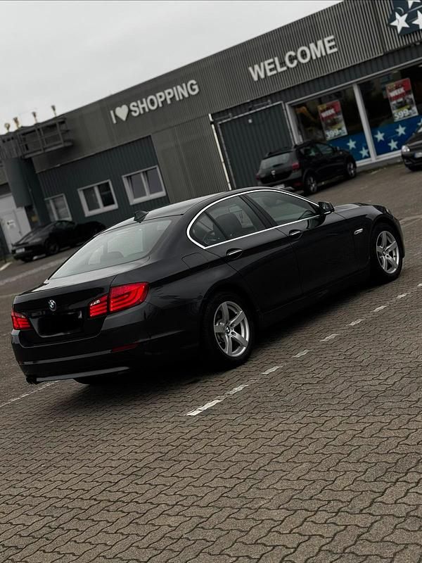Gebraucht BMW 520 184 PS (135 kW) 2011 Grau Limousine
