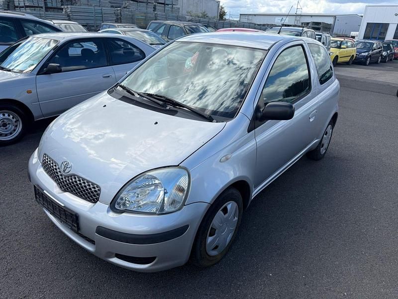 Silber Gebraucht 2004 Toyota Yaris Limousine | 900 € (Fairer Preis) - Bild 1/4