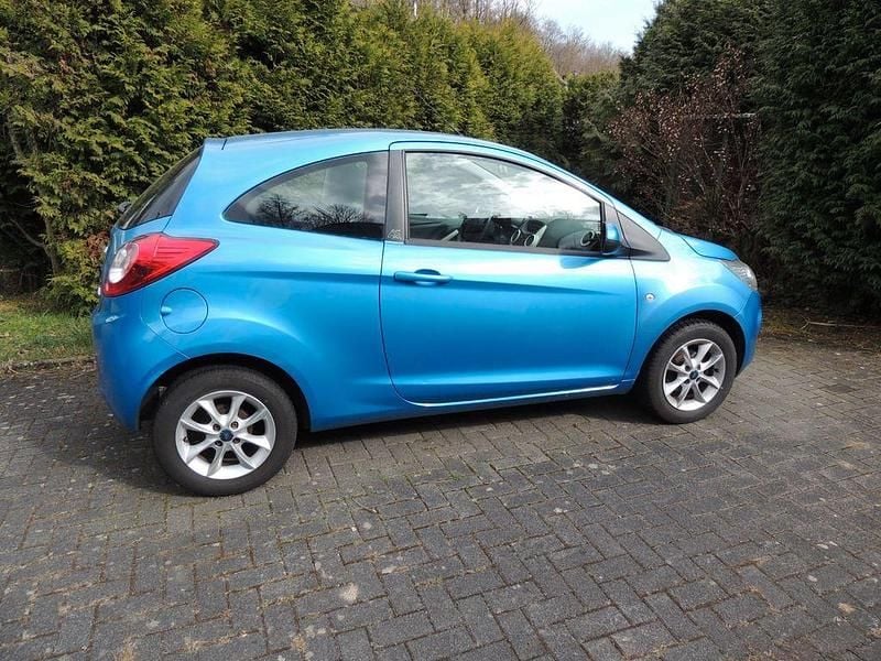 Blau Gebraucht 2014 Ford Ka Kleinwagen | 3.850 € (Fairer Preis) - Bild 1/4