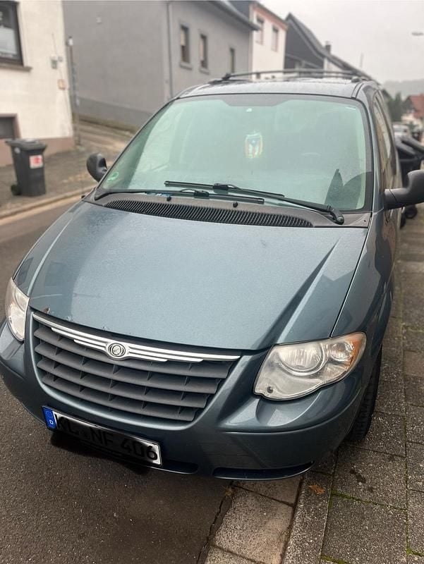 Grau Gebraucht 2005 Chrysler Town & Country Touring Kombi | 2.200 € - Bild 1/4