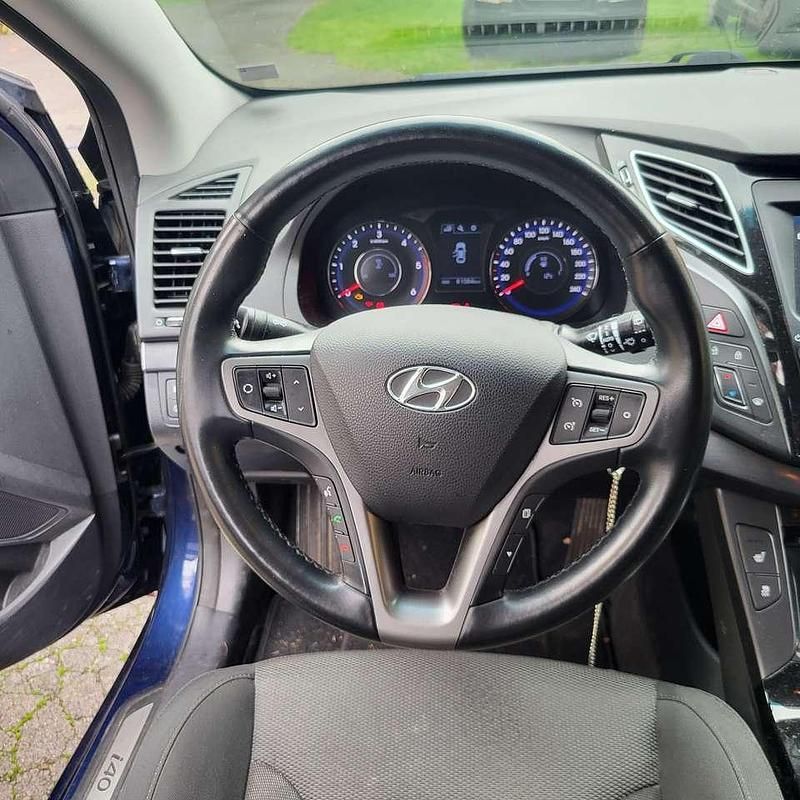 Blau Gebraucht 2019 Hyundai i40 Kombi | 13.500 € (Fairer Preis) - Bild 1/4