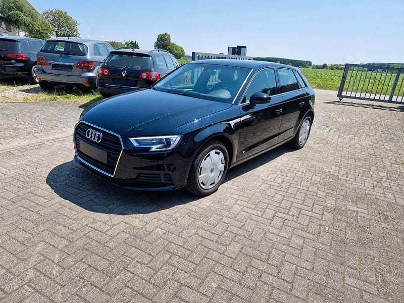 Gebraucht Audi A3 Design 110 PS (80 kW) 2018 Schwarz Limousine