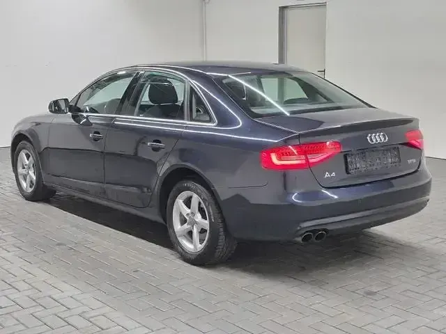 Używany Audi A4 Ambiente 120 KM (88 kW) 2014 Niebieski Sedan/Limuzyna