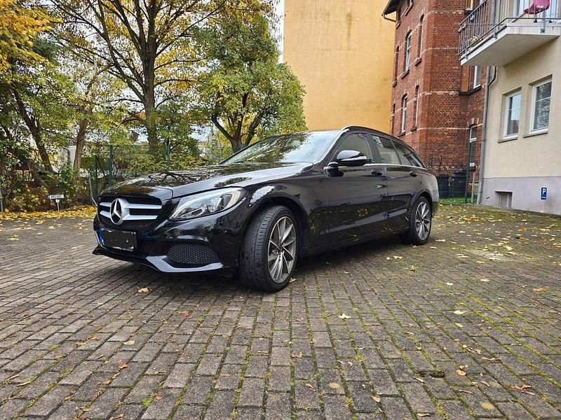 Schwarz Gebraucht 2015 Mercedes C220 Avantgarde Limousine | 12.000 € (Superpreis) - Bild 1/4