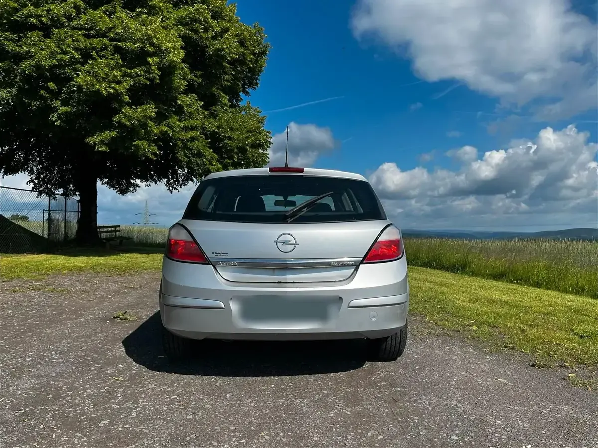 Gebraucht Opel Astra 105 PS (77 kW) 2004 Silber Limousine