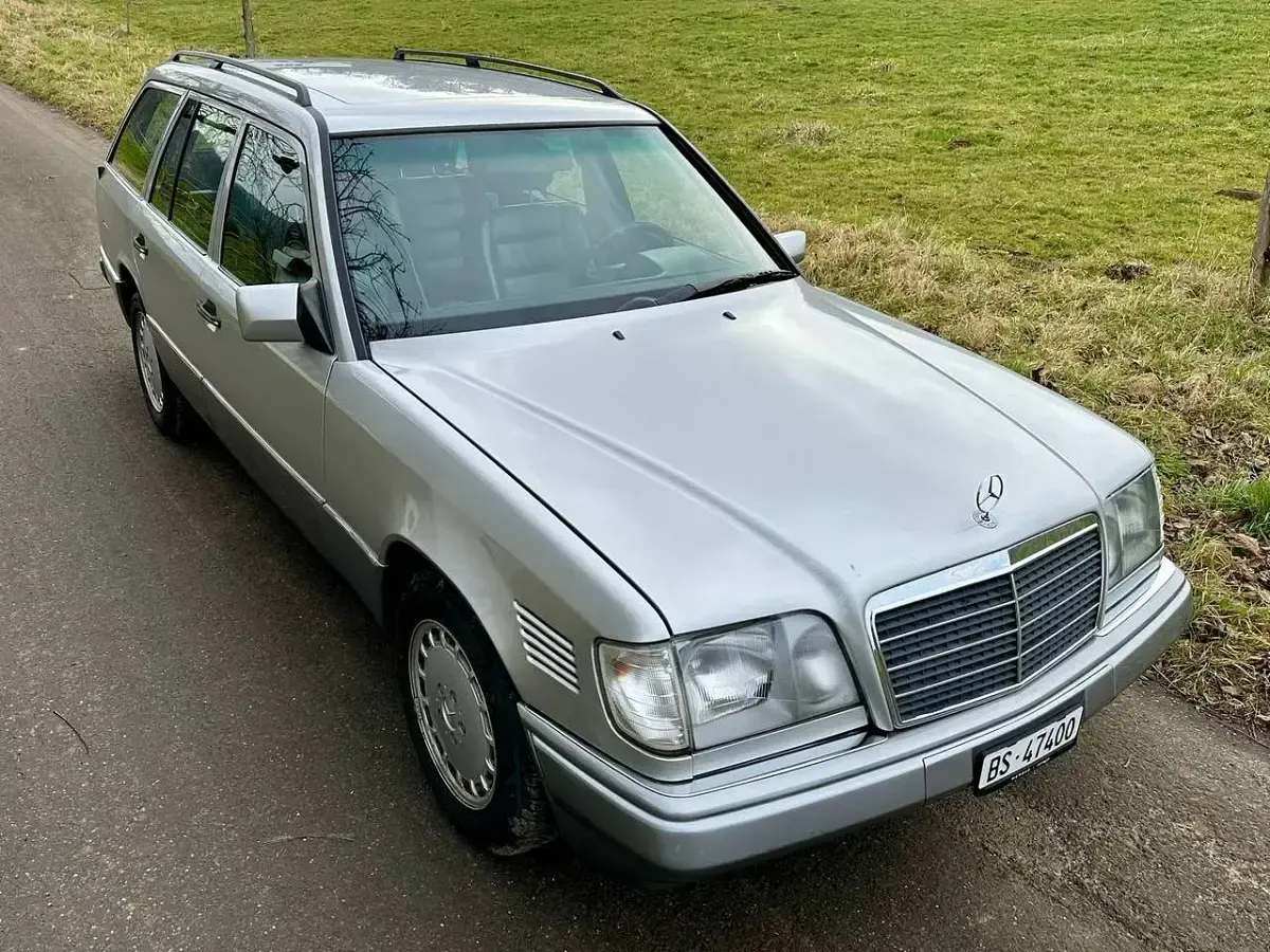 Gebraucht Mercedes E300 147 PS (108 kW) 1996 Silber Kombi