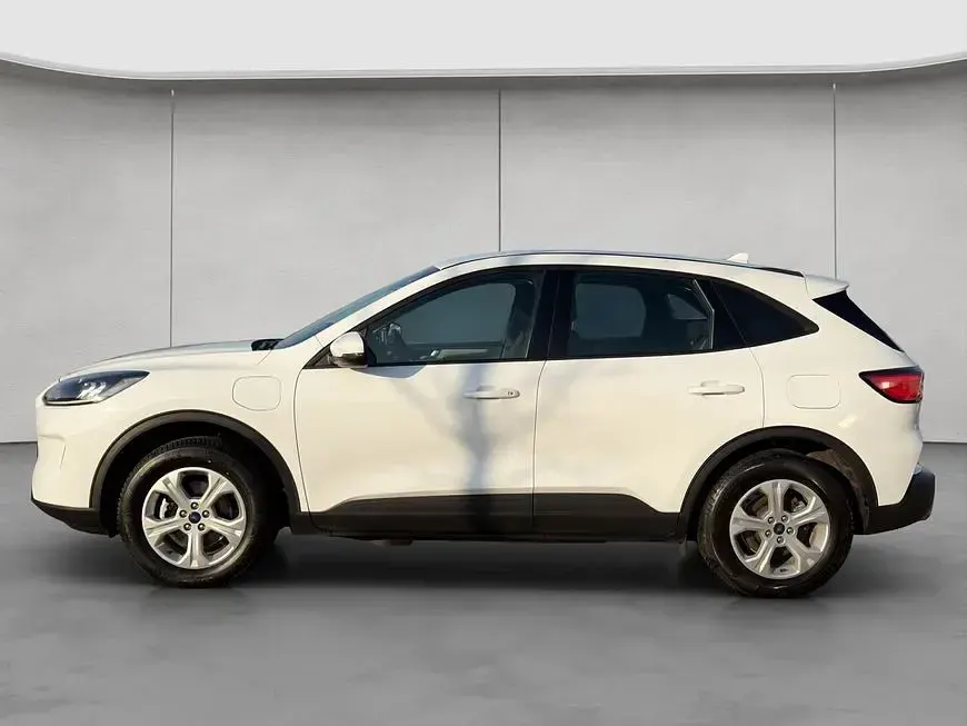 Gebraucht Ford Kuga ST-Line 224 PS (164 kW) 2022 Frozen white SUV