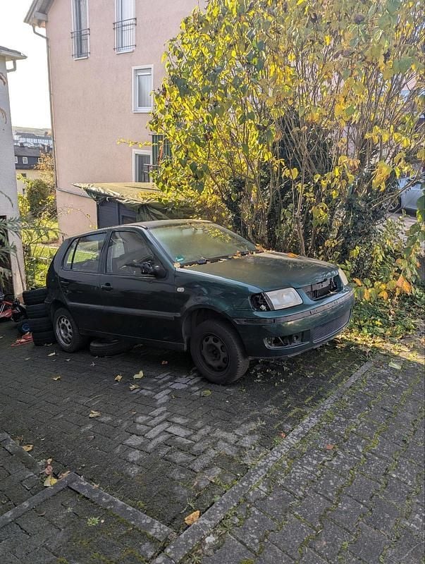 Grün Gebraucht 2000 VW Polo Kleinwagen | 300 € (Superpreis) - Bild 1/4