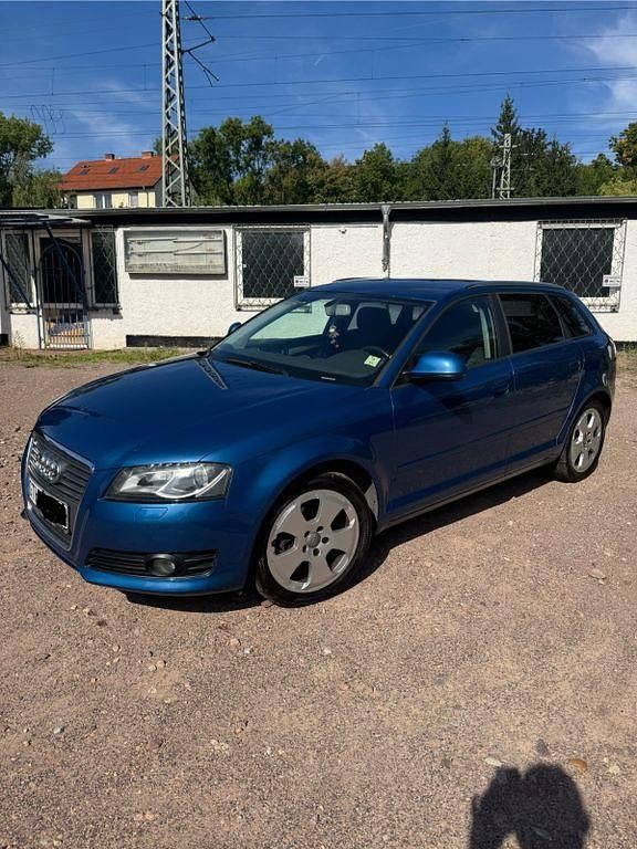 Blau Gebraucht 2009 Audi A3 Ambiente Limousine | 7.490 € (Teuer) - Bild 1/4