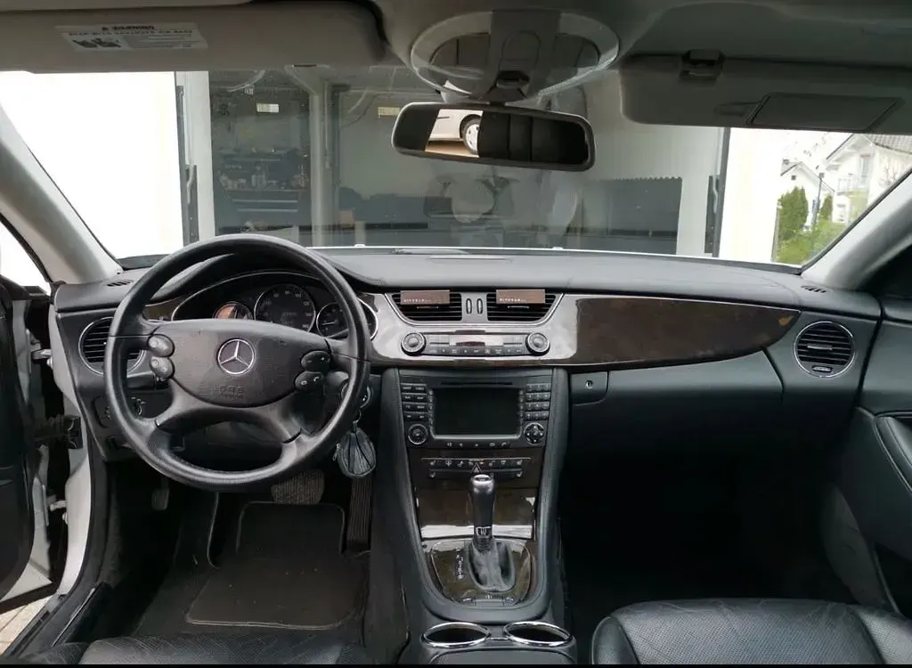 Gebraucht Mercedes CLS500 387 PS (284 kW) 2007 Silber Coupé