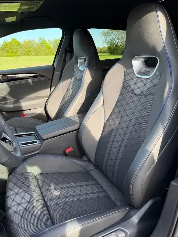 Gebraucht VW Passat R-line 272 PS (200 kW) 2025 Schwarz Kombi