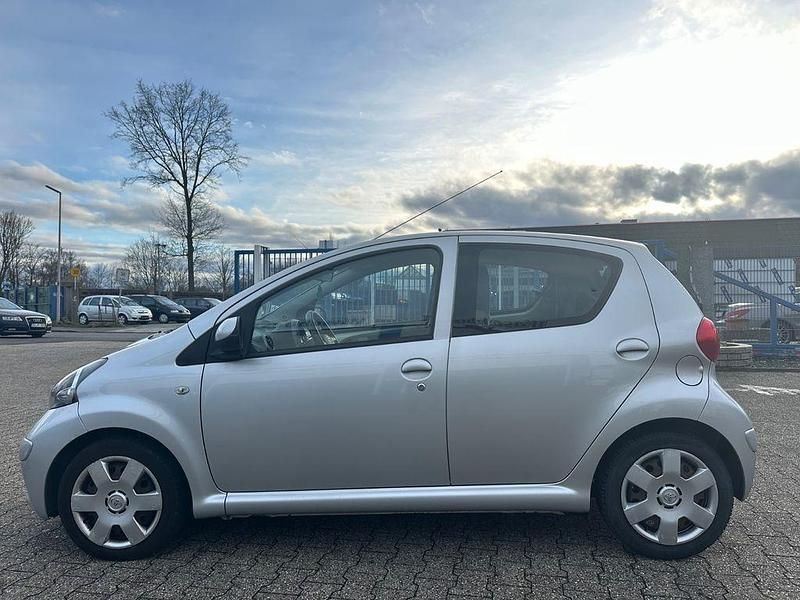 Gebraucht Toyota Aygo Basis 68 PS (50 kW) 2008 Silber Kleinwagen