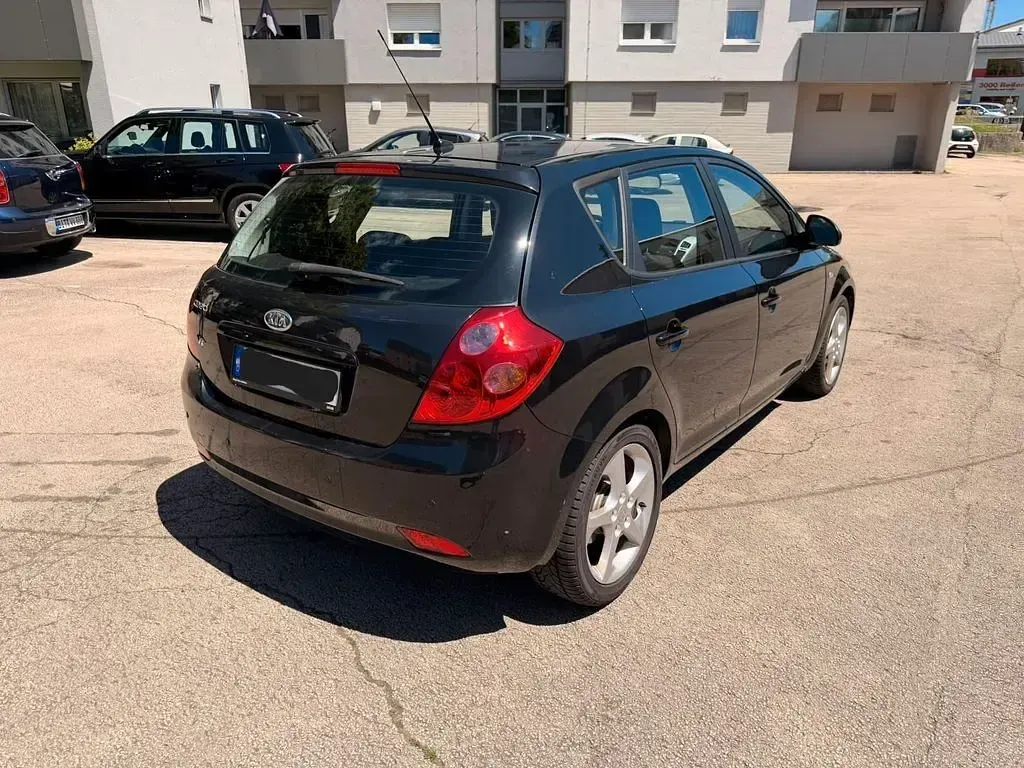 Gebraucht Kia Ceed 143 PS (105 kW) 2008 Schwarz Kleinwagen