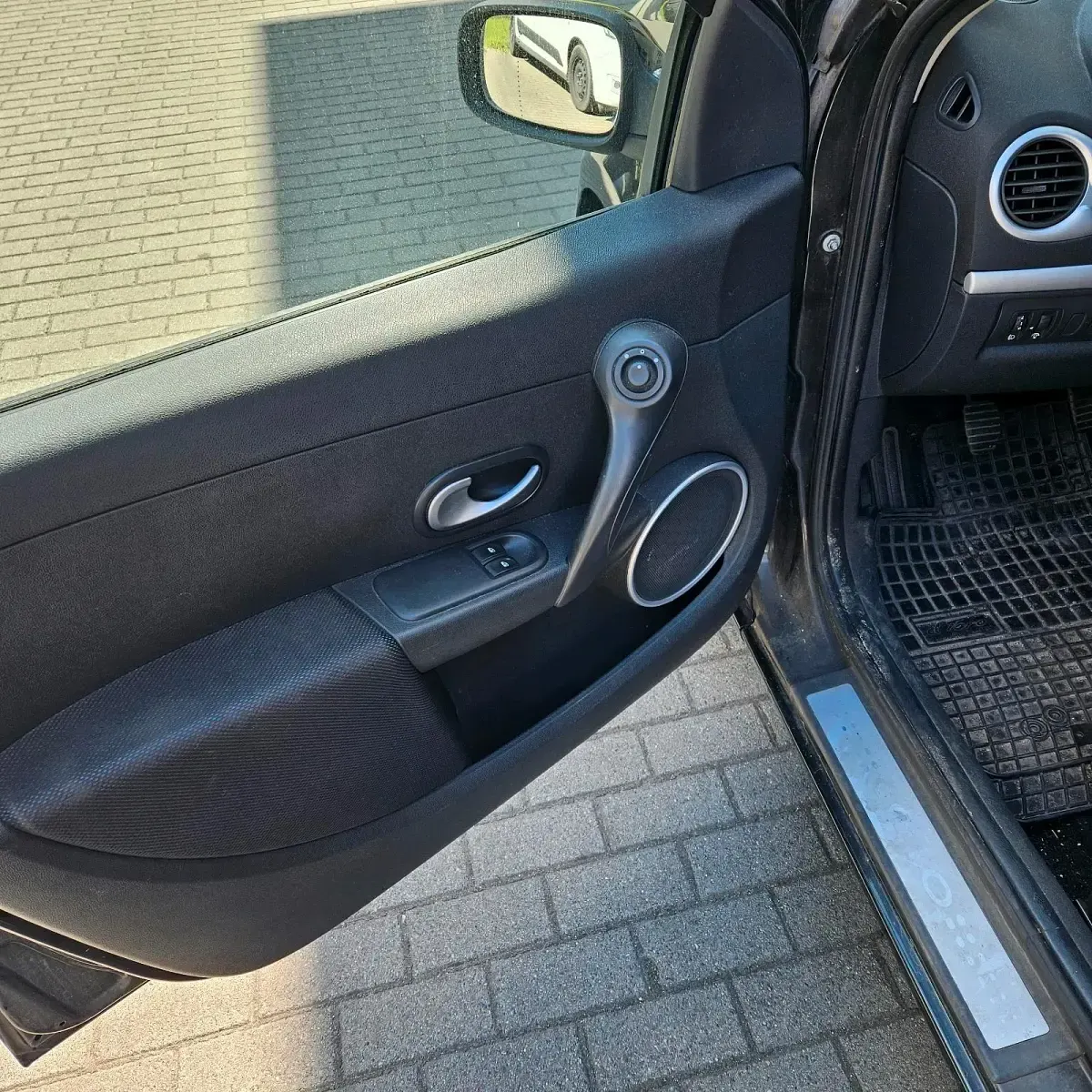 Gebraucht Renault Clio III 75 PS (55 kW) 2009 Schwarz Kleinwagen