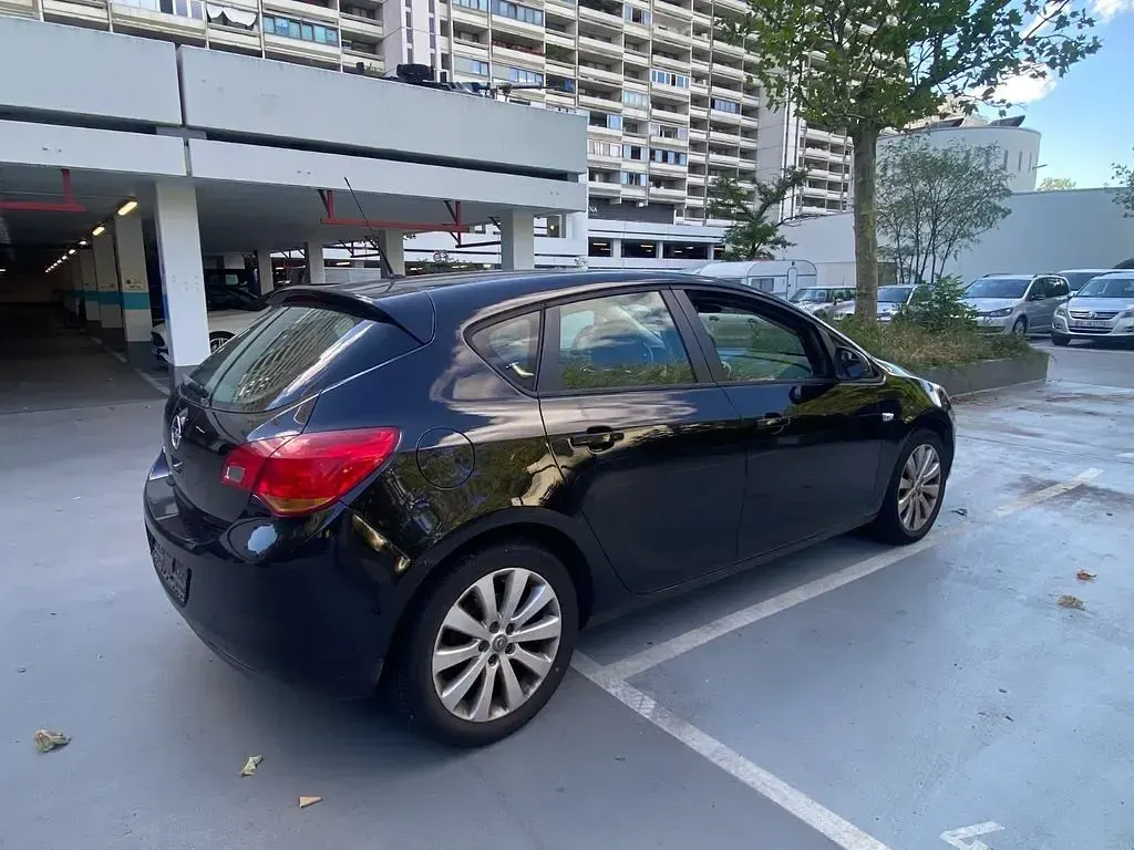 Gebraucht Opel Astra 116 PS (85 kW) 2010 Schwarz Limousine