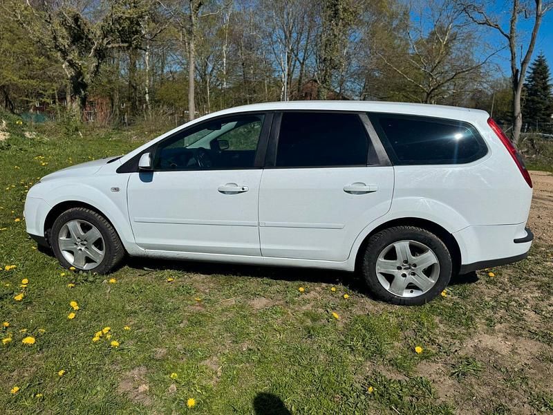Usata Ford Focus 109 CV (80 kW) 2007 Bianco Station wagon