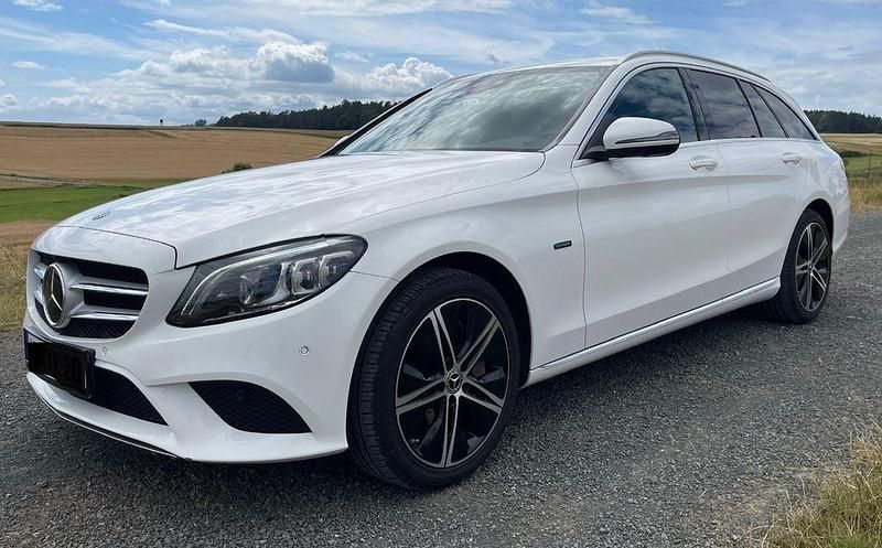 Weiß Gebraucht 2020 Mercedes C300e Limousine | 20.990 € (Superpreis) - Bild 1/4