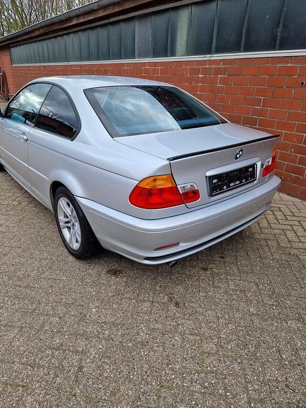 Gebraucht BMW 318 143 PS (105 kW) 2002 Silber Coupé