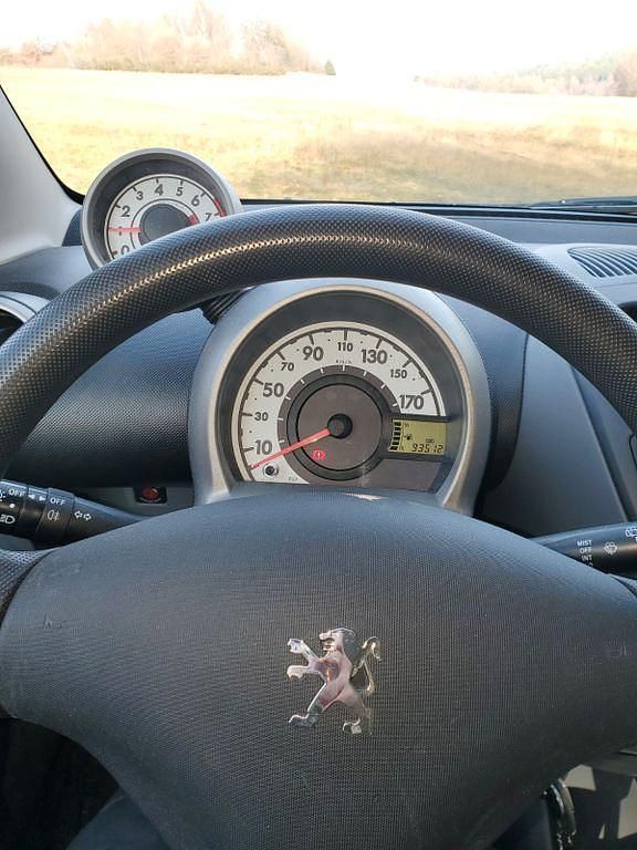 Gebraucht Peugeot 107 Active 68 PS (50 kW) 2012 Rot Kleinwagen