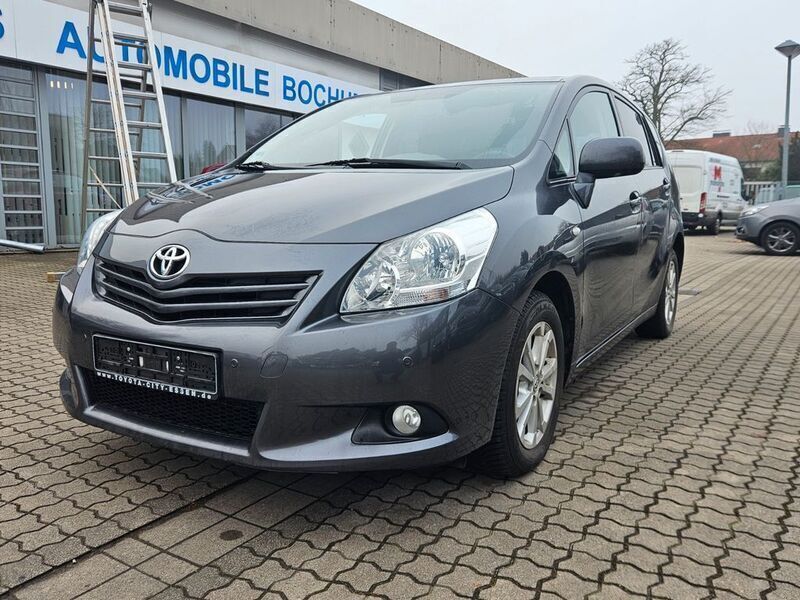 Grau Gebraucht 2011 Toyota Verso Edition Van / Kleinbus | 10.999 € (Teuer) - Bild 1/4