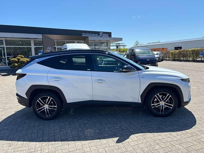 Gebraucht Hyundai Tucson Trend 150 PS (110 kW) 2021 Polar white / phantom black SUV