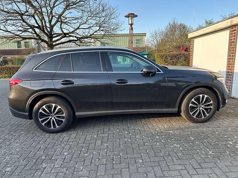 Grau Gebraucht 2023 Mercedes GLC220 Advanced SUV | 54.000 € (Fairer Preis) - Bild 1/3
