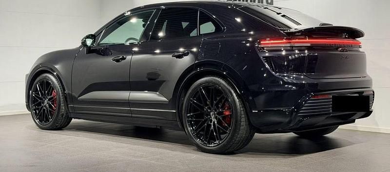 Gebraucht Porsche Macan 4 Electric 469 kW (639 PS) 2024 Tiefschwarz SUV