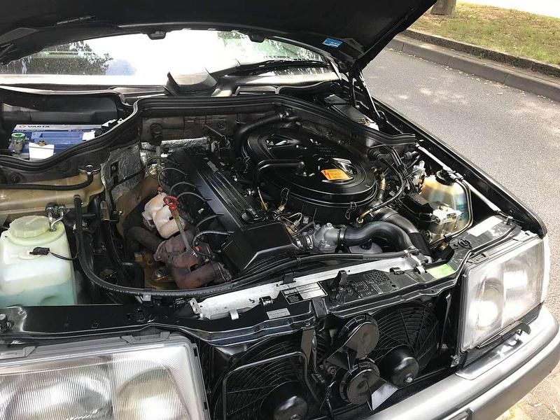 Gebraucht Mercedes E300 179 PS (131 kW) 1995 Schwarz Kombi