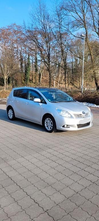 Silber Gebraucht 2010 Toyota Verso Van / Kleinbus | 4.000 € (Fairer Preis) - Bild 1/4