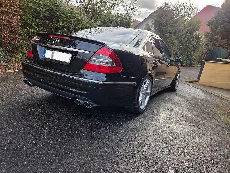 Gebraucht Mercedes E500 AMG 387 PS (284 kW) 2006 Schwarz Limousine