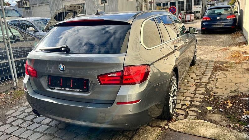 Gebraucht BMW 520 184 PS (135 kW) 2011 Grau Kombi