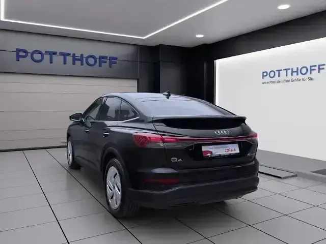 Second-hand Audi Q4 Sportback e-tron Ambiente 150 kW (204 CP) 2023 Negru SUV