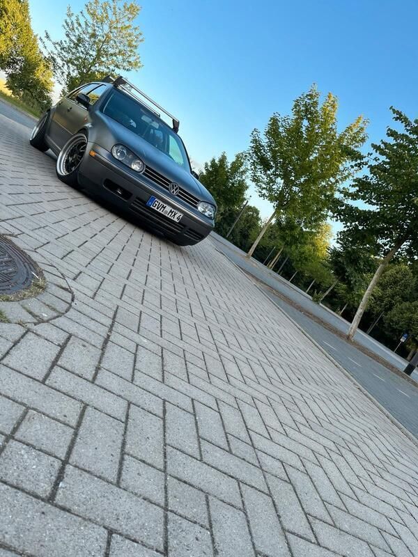 Grau Gebraucht 2002 VW Golf IV Highline Kleinwagen | 3.500 € (Fairer Preis) - Bild 1/3