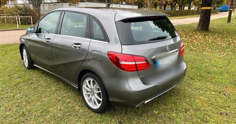 Gebraucht Mercedes B220 184 PS (135 kW) 2015 Grau Van / Kleinbus
