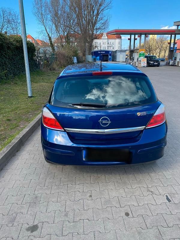 Gebraucht Opel Astra 105 PS (77 kW) 2005 Blau Limousine