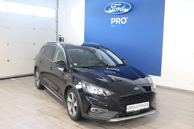 Schwarz Gebraucht 2020 Ford Focus Limousine | 10.950 € (Superpreis) - Bild 1/4