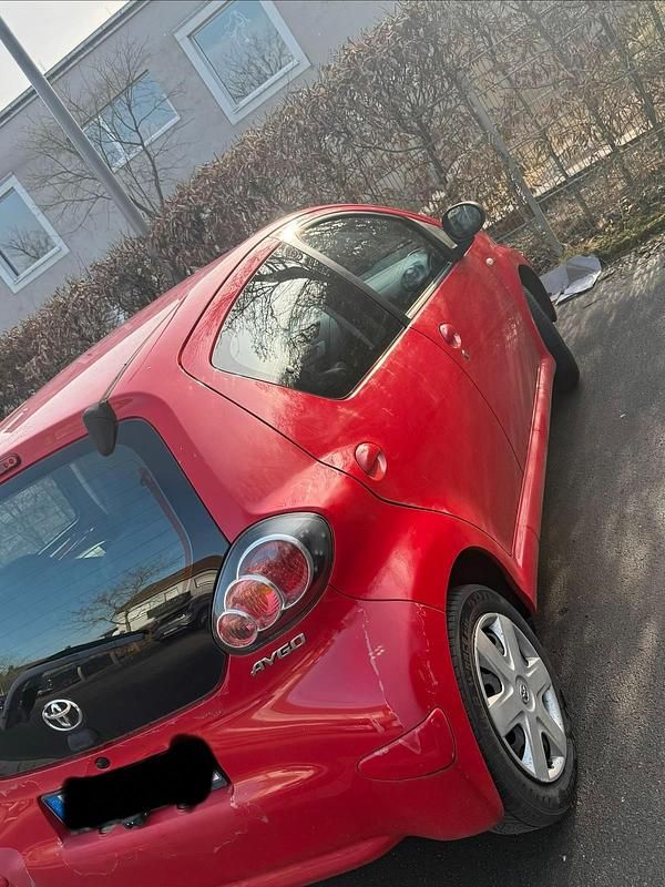 Gebraucht Toyota Aygo 68 PS (50 kW) 2010 Rot Kleinwagen
