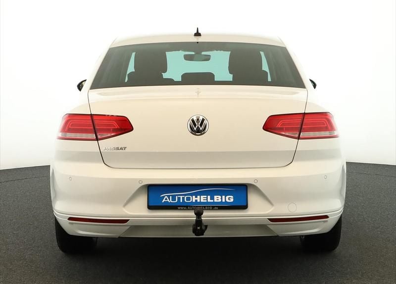 Gebraucht VW Passat Comfortline 150 PS (110 kW) 2017 Pure white SUV