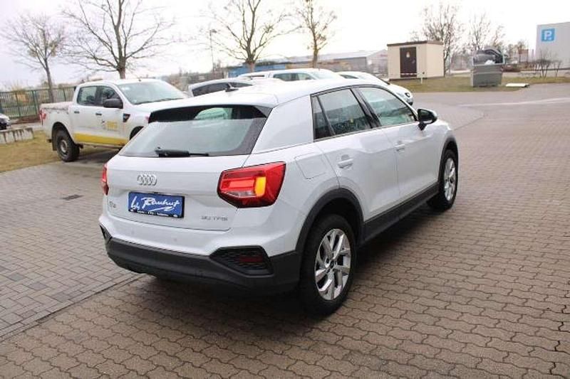 Gebraucht Audi Q2 Basis 110 PS (80 kW) 2022 Gletscherweiß metallic SUV