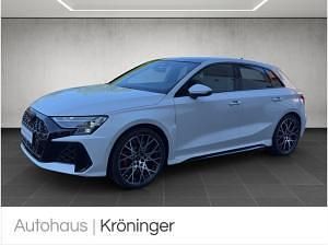 Neu Audi RS3 Comfort 400 PS (294 kW) 2025 Grau (arkonaweiß) Limousine