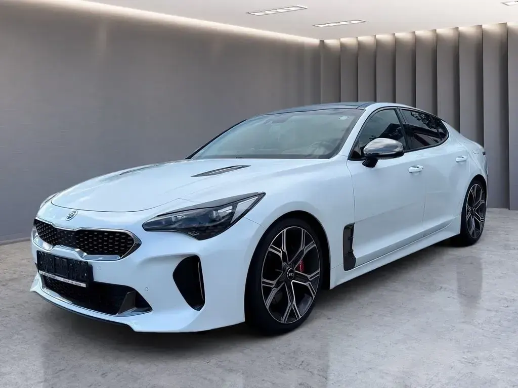 Gebraucht Kia Stinger GT 370 PS (272 kW) 2018 Weiß Kleinwagen
