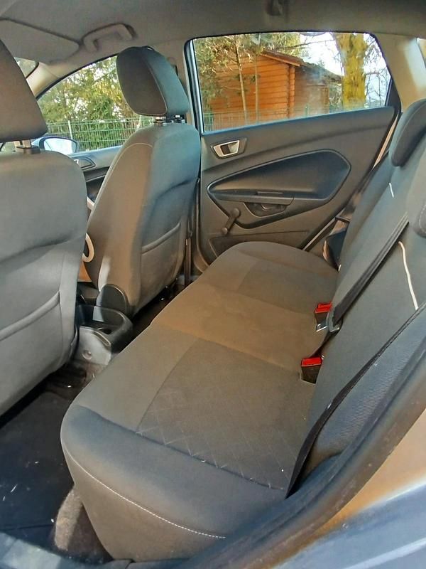 Gebraucht Ford Fiesta 89 PS (65 kW) 2012 Silber Kleinwagen
