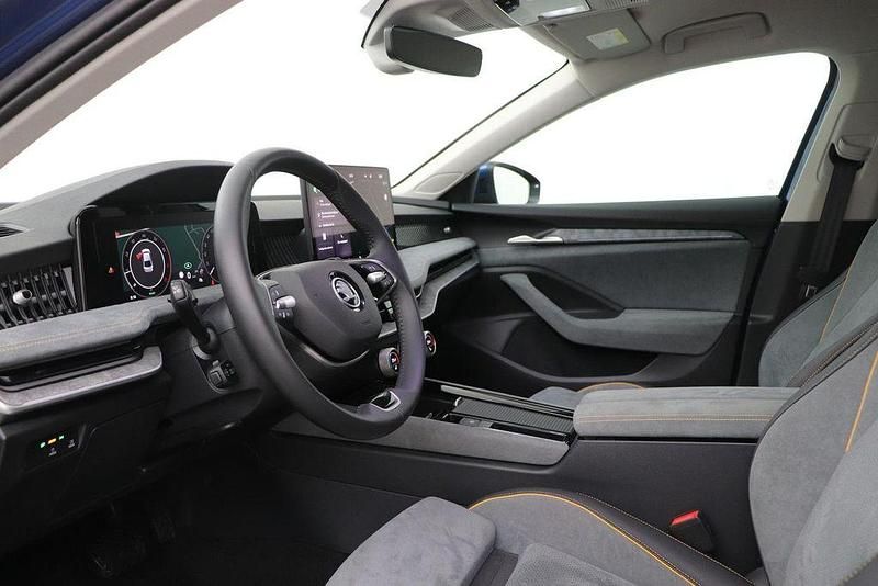 Gebraucht Skoda Superb First Edition 150 PS (110 kW) 2025 Blau Limousine