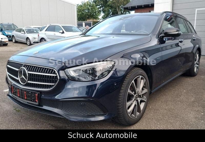 Blau Gebraucht 2021 Mercedes E300 Limousine | 28.888 € (Fairer Preis) - Bild 1/4
