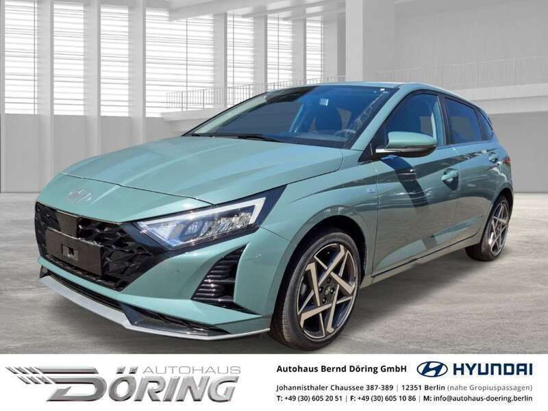 Mangrove green / mic Gebraucht 2024 Hyundai i20 Turbo Limousine | 24.480 € (Teuer) - Bild 1/4