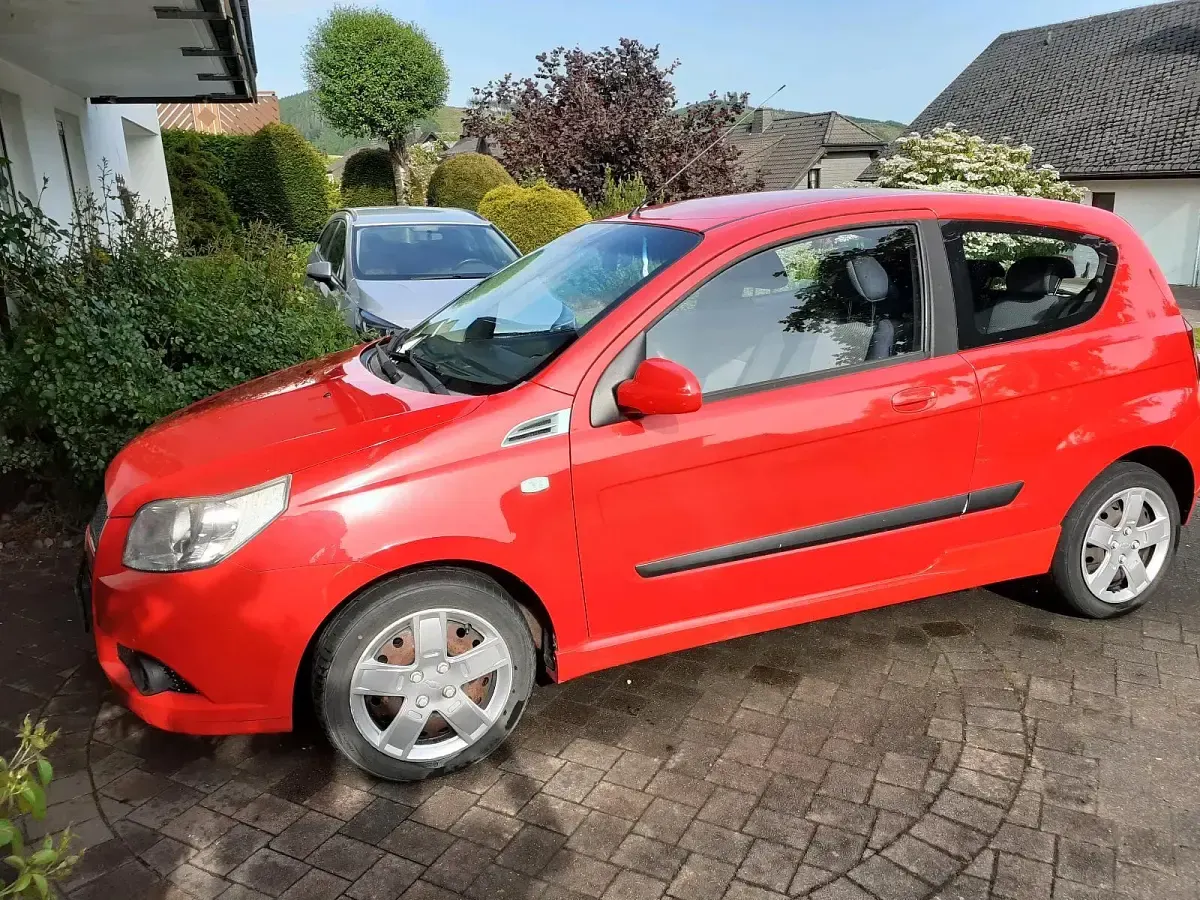 Gebraucht Chevrolet Aveo 85 PS (62 kW) 2010 Rot Limousine