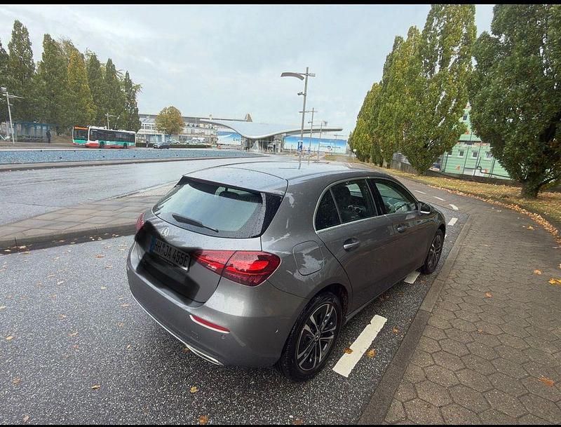 Grau Gebraucht 2023 Mercedes A250 Limousine | 30.500 € (Fairer Preis) - Bild 1/4