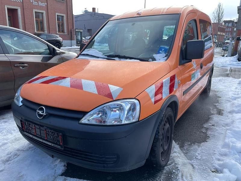 Gebraucht Opel Combo Basis 94 PS (69 kW) 2010 Orange Van / Kleinbus